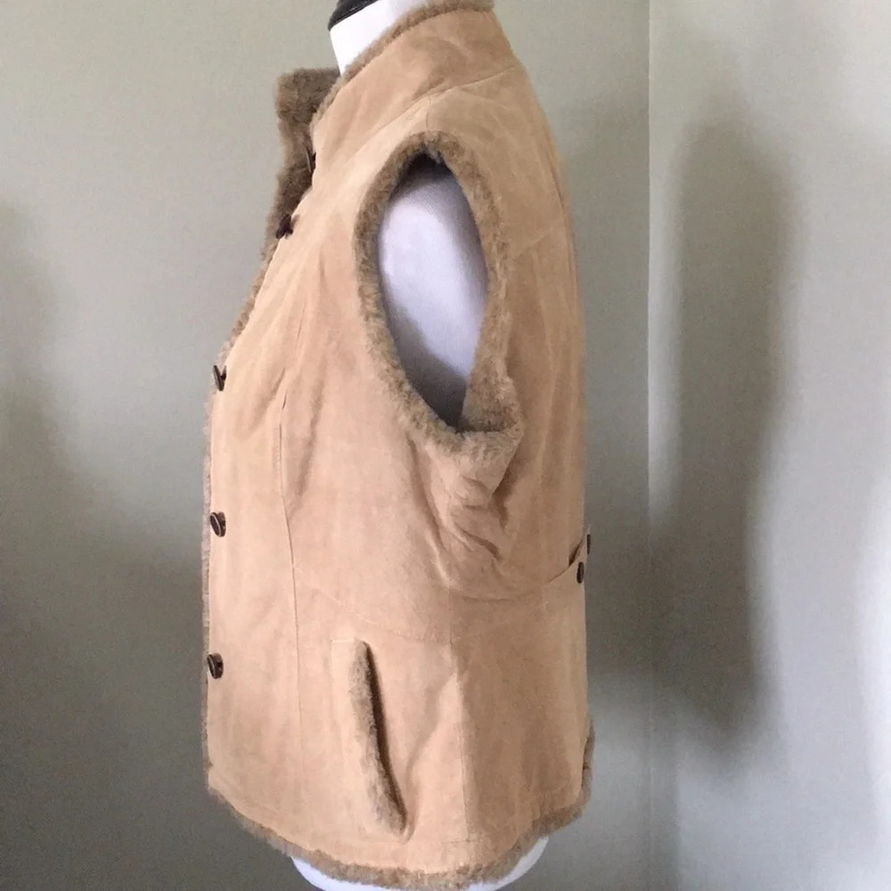 Eddie Bauer Tan SEATTLE SUEDE Faux Fur lined vest, Small, NWOT - Picture 5 of 7